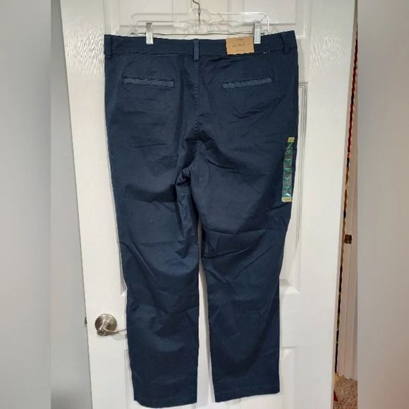 NWT L.L. Bean Navy Blue Lakewashed Chino Pant in Size 18 Regular - Picture 5 of 10